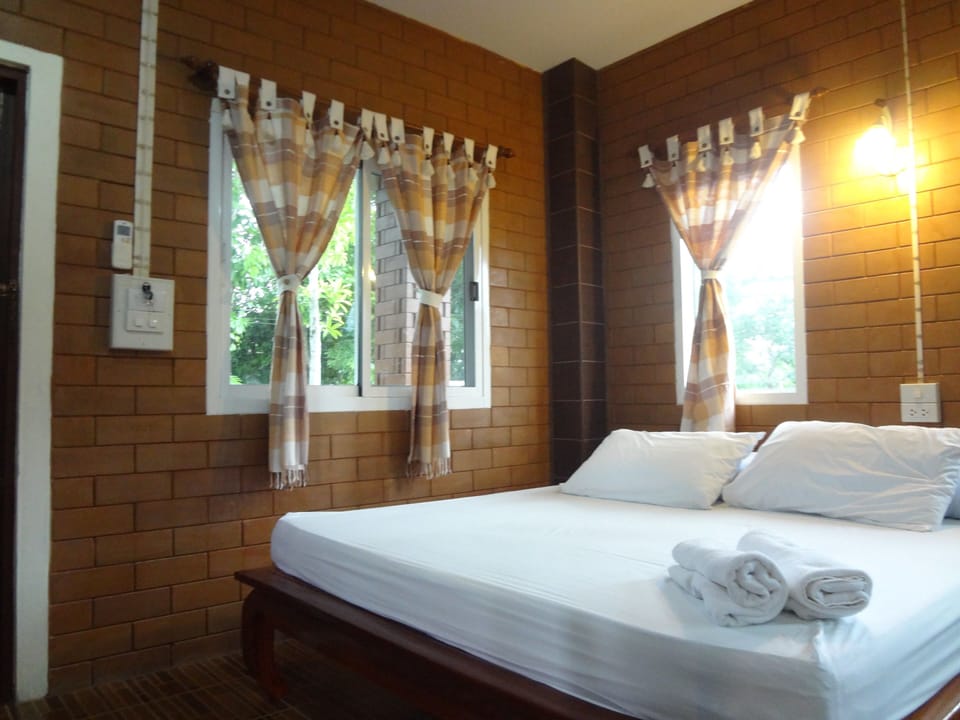 Superior Room (River View) | Desk, rollaway beds, free WiFi