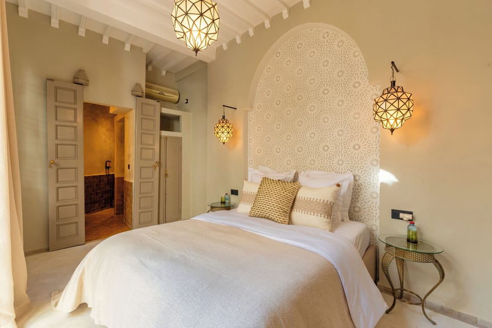 In-room safe, soundproofing, WiFi (free), bed sheets