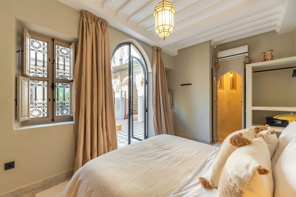 In-room safe, soundproofing, WiFi (free), bed sheets