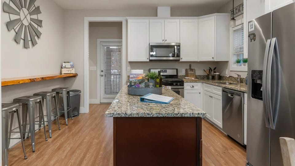 Full Kitchen