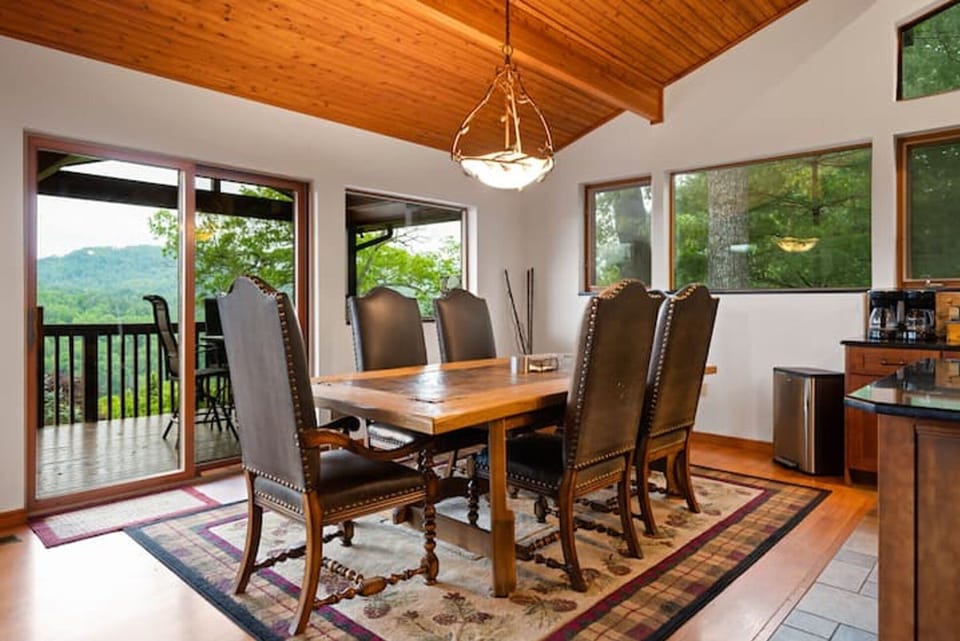 Dining Area with Table for 6