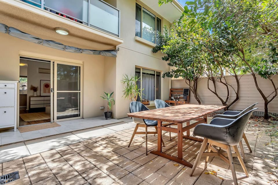 Dine alfresco in your private, leafy courtyard—an ideal setting for a morning coffee or an evening drink.