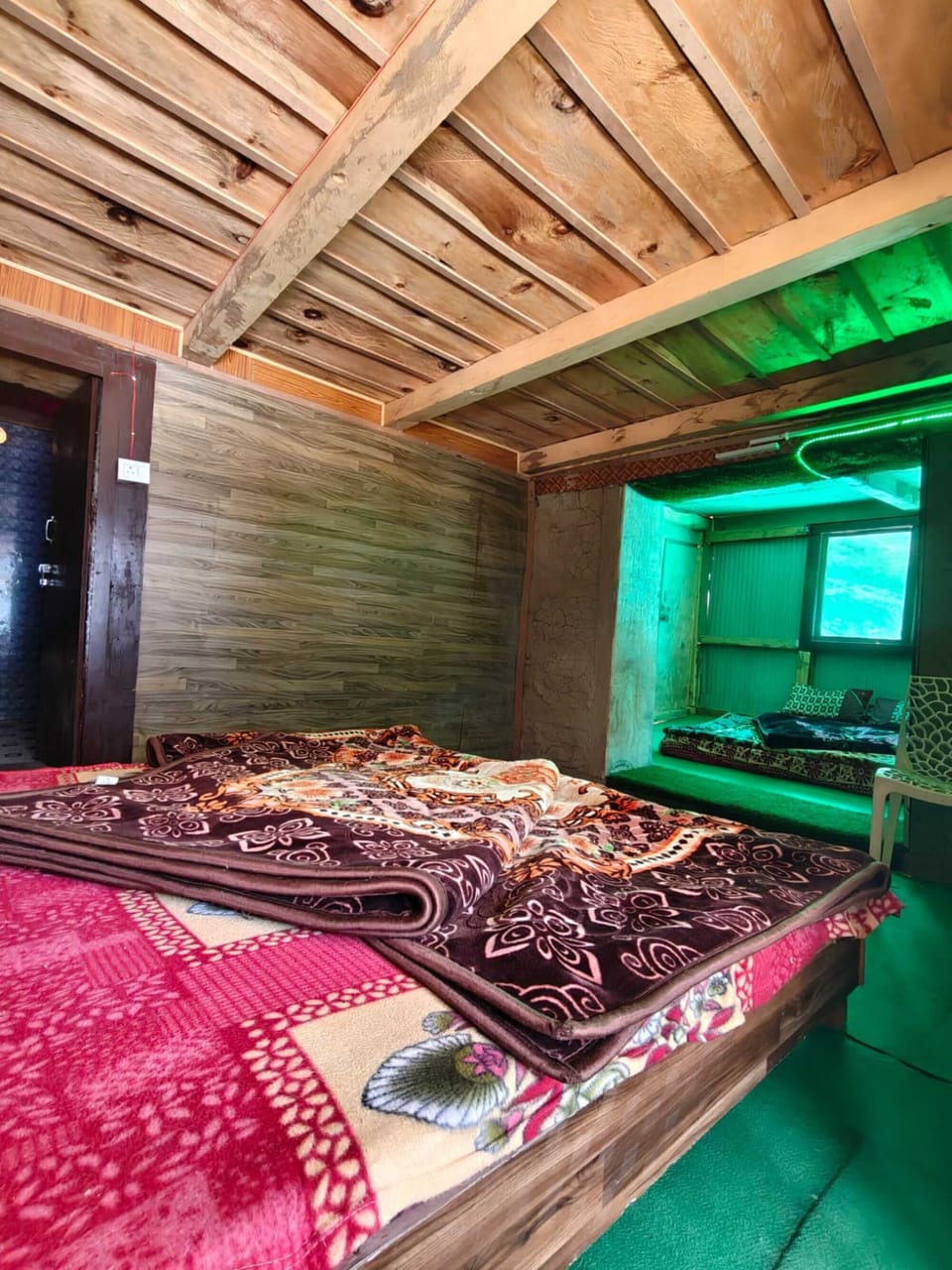 Double Room | Desk, rollaway beds (surcharge), bed sheets