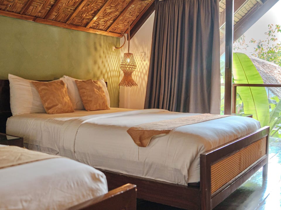 Superior Villa | Desk, laptop workspace, blackout drapes, free WiFi