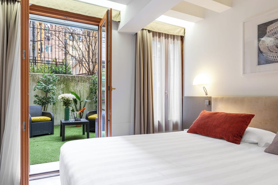 Standard Room | Down comforters, in-room safe, free WiFi, bed sheets
