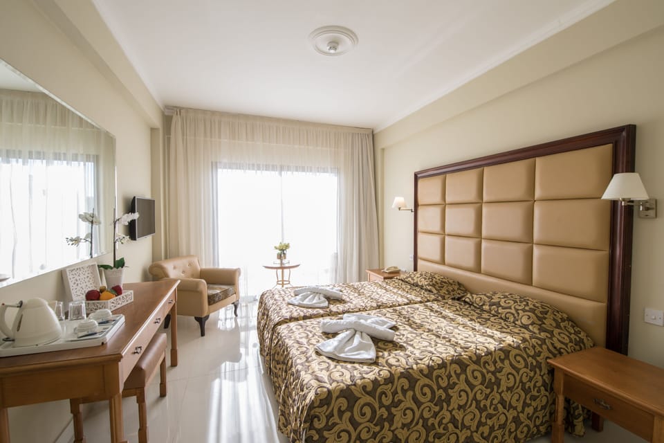 Free cribs/infant beds, WiFi