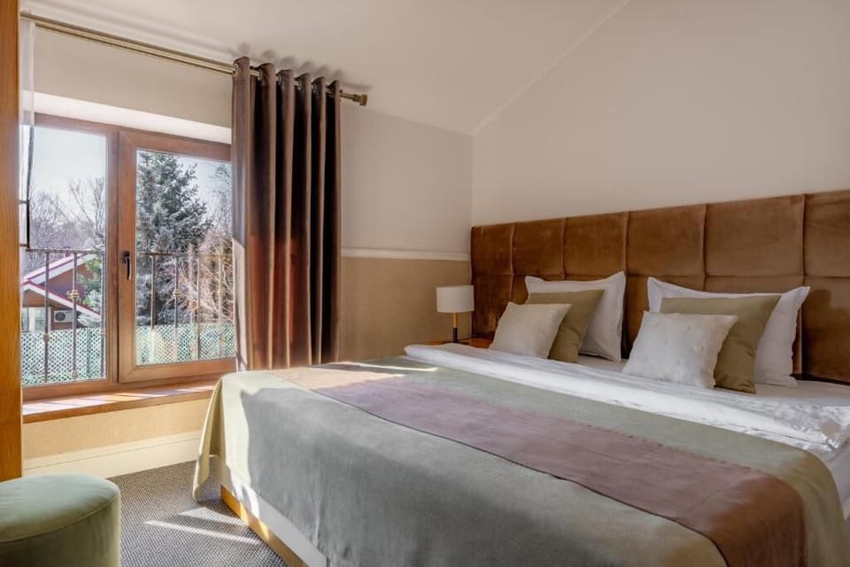 In-room safe, WiFi (free)