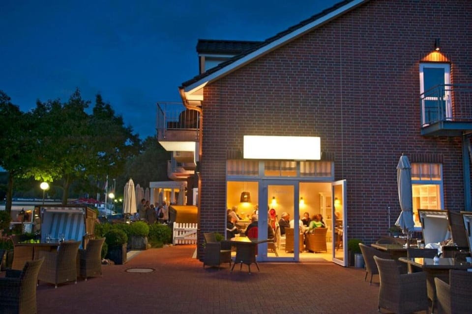 Hotel Exterior [summer]
