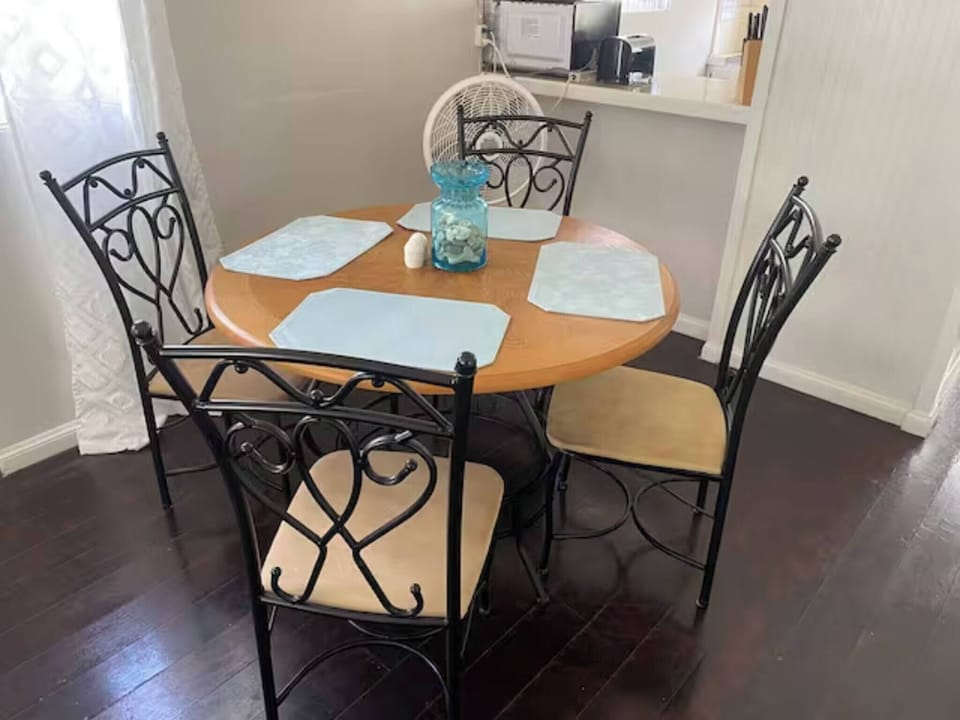 House, 2 Bedrooms, Balcony, Garden View | Dining