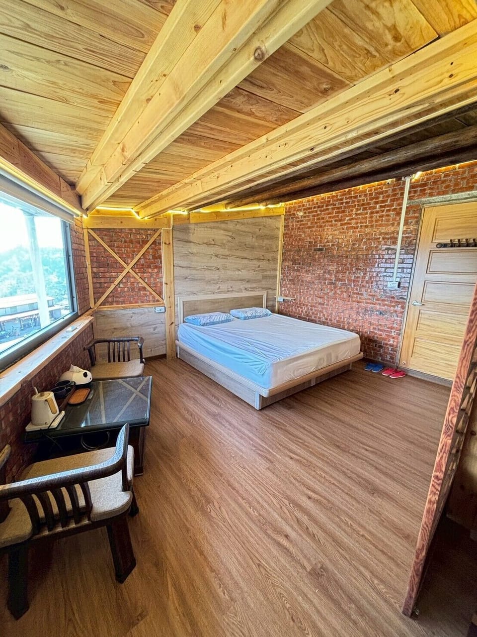 Deluxe Double Room, Mountain View | Down comforters, free WiFi