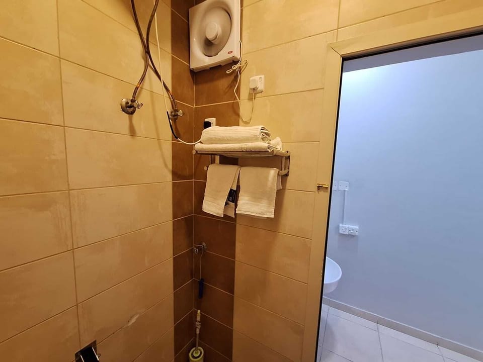 Studio | Bathroom