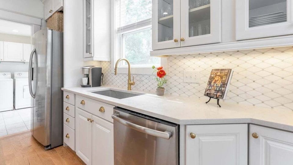 Fully equipped kitchen with all the cooking and coffee essentials