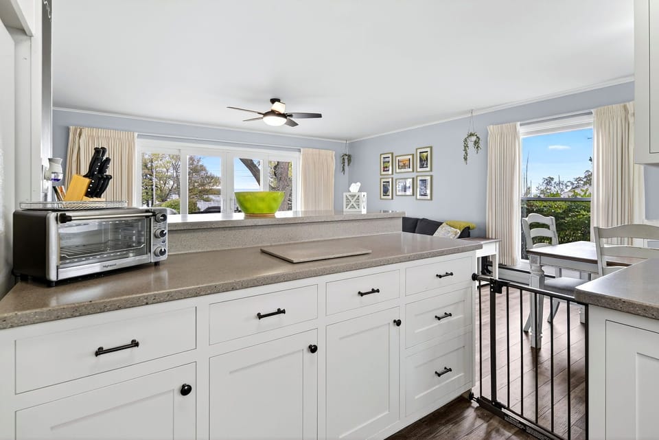 A seamless view from kitchen to living areas creates a light, open feel that’s perfect for families and friends traveling together.