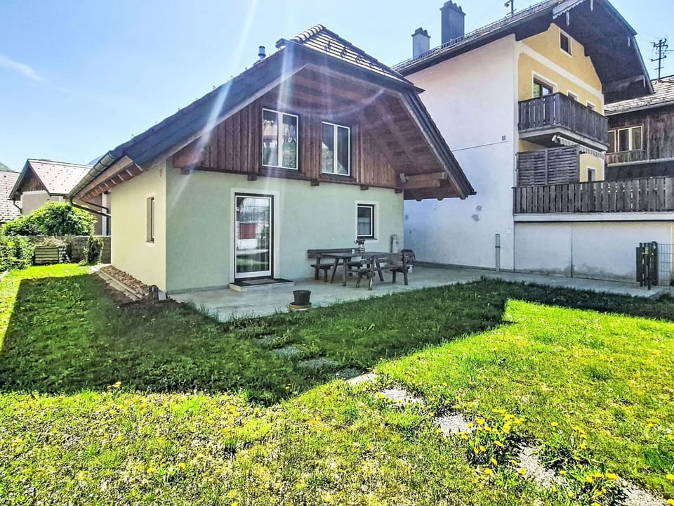 Building, House, Roof, Home, Architecture, Residential Area, Cottage, Human Settlement, Lawn, Yard