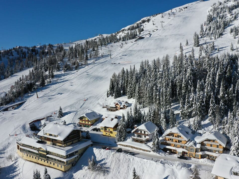 Landscape, Snow, Hill Station, Slope, Piste, Geological Phenomenon, Winter, Glacial Landform, Freezing, Mountain Range