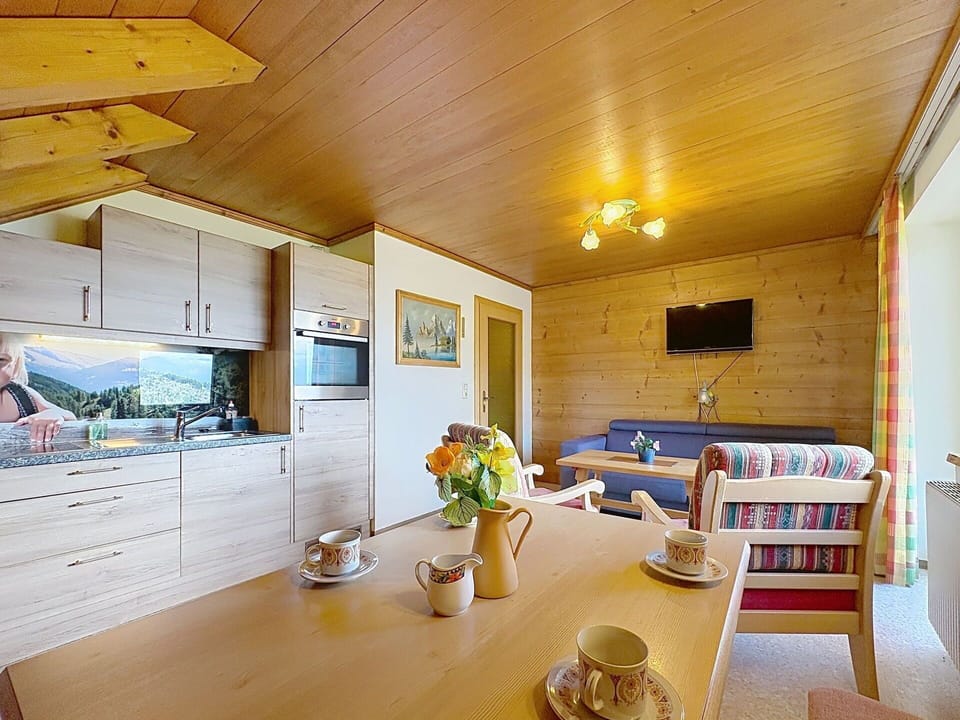 Home, Cottage, Kitchen & Dining Room Table, Wood Stain, Hardwood, Chair, Log Cabin, Hotel, Lumber, Houseplant