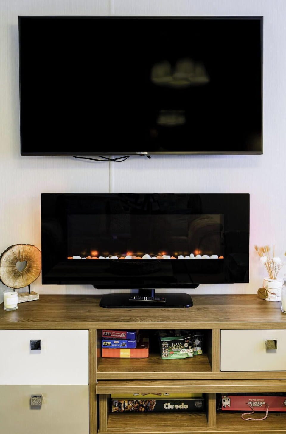 Furniture, Electronic Device, Wood, Television, Television Set, Shelving, Shelf