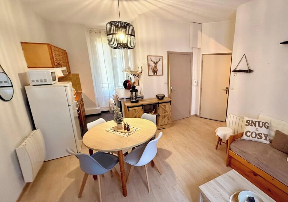 Apartment | Dining