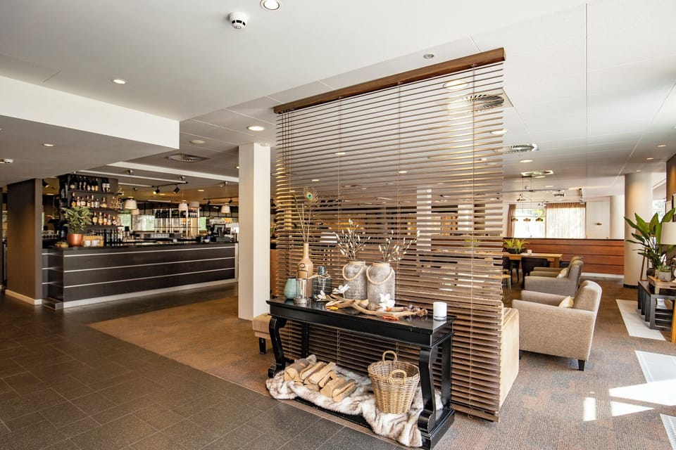Start the evening with a drink at the lively bar.