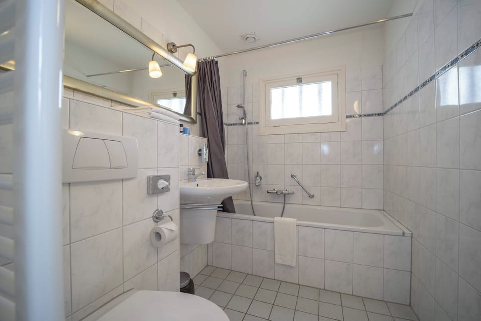 Enjoy an easy, spotless bathroom setup for everyday comfort.
