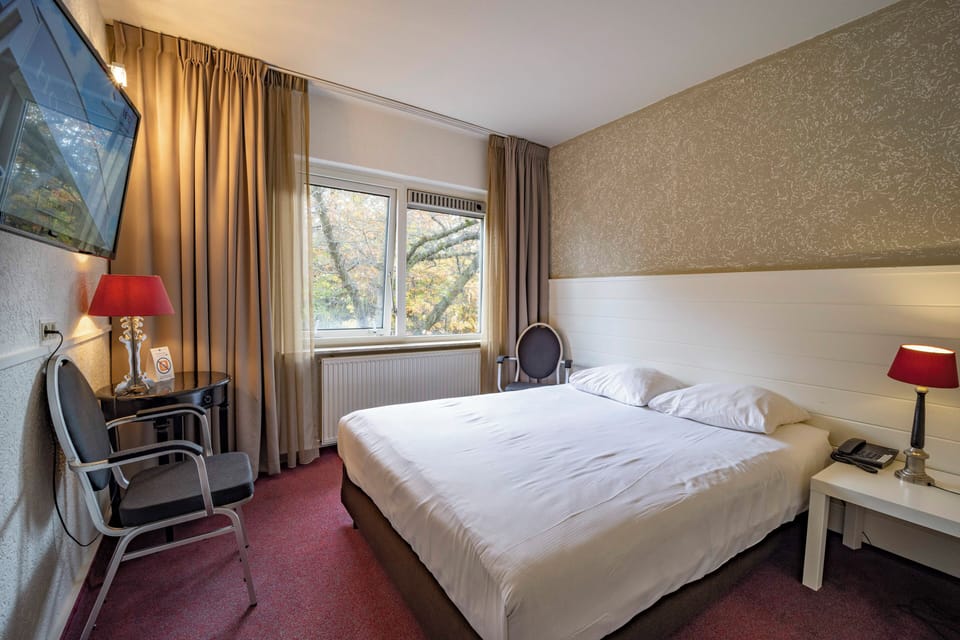 Sink into a comfy double bed and relax with TV.