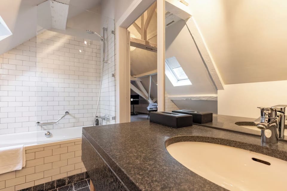 Enjoy a bright, spotless bath space with modern finishes.