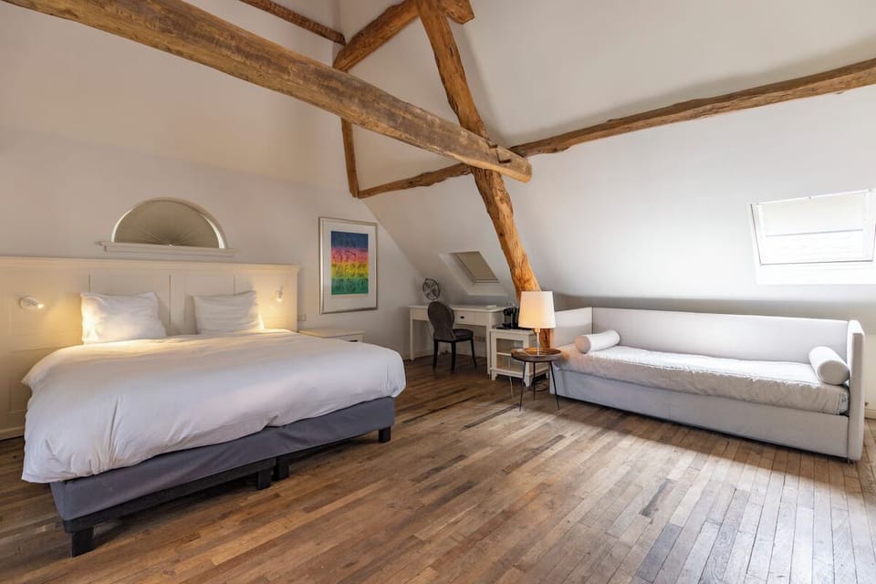 Relax with extra daybed space for families or friends