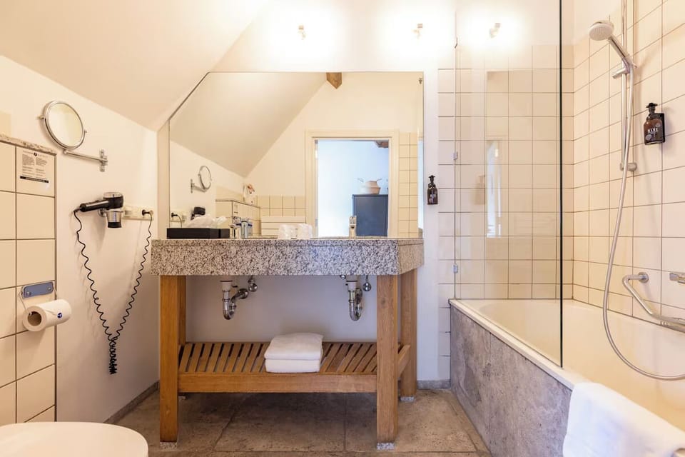 Rinse off easily with a convenient shower-bath combination.
