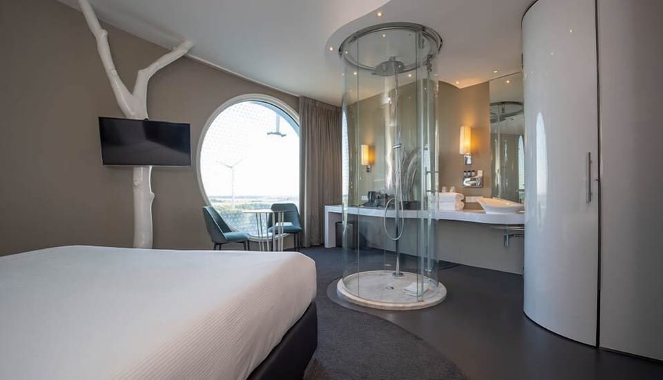 Unit with one King bed