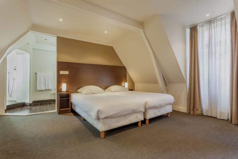 Wake up to soft daylight in this airy, quiet retreat.
