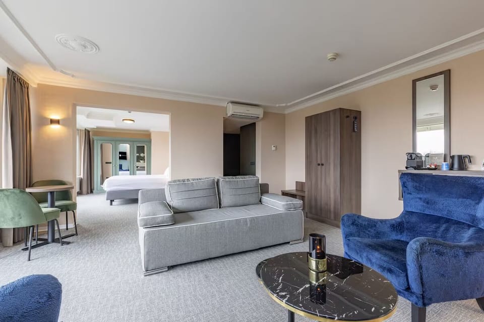 Lounge comfortably with extra seating and an airy, open plan.