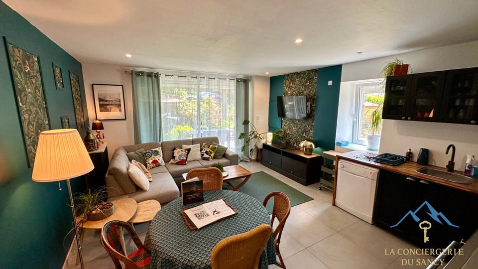 Apartment | Dining