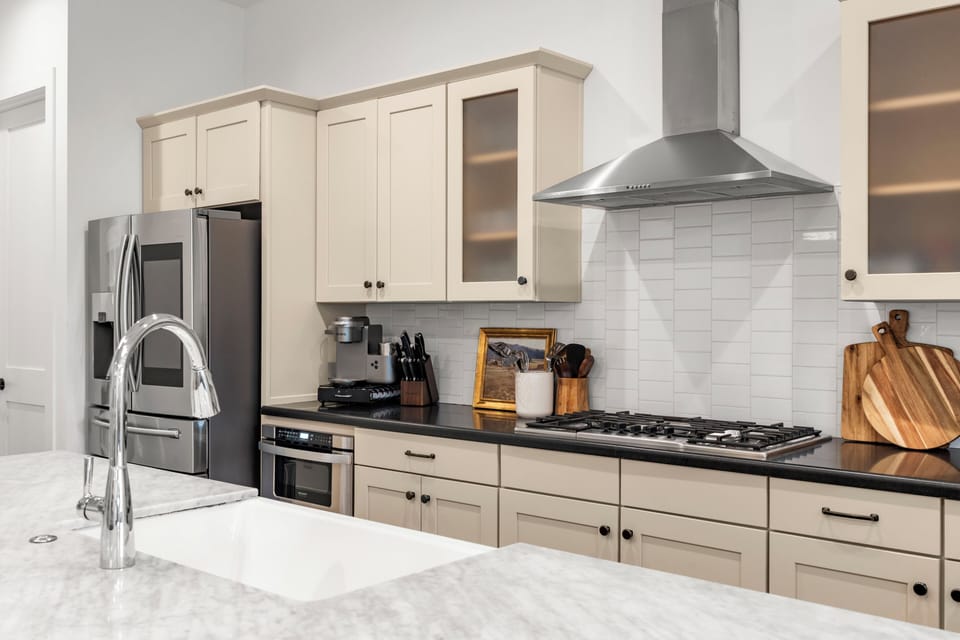 Marble island and pro-style range