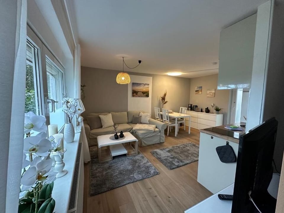 Apartment, Garden View | Living area