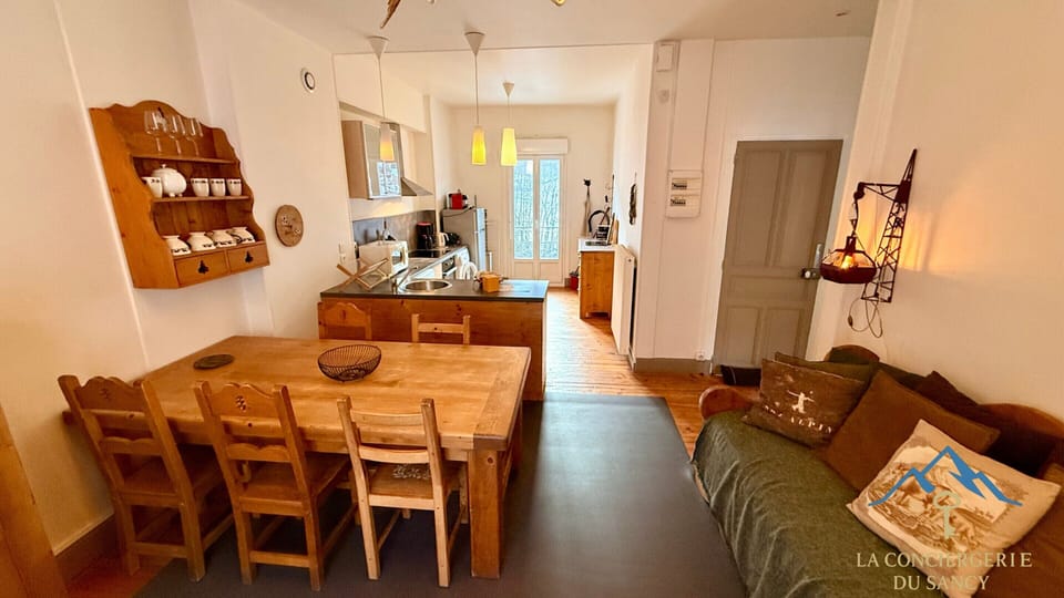 Apartment | Dining