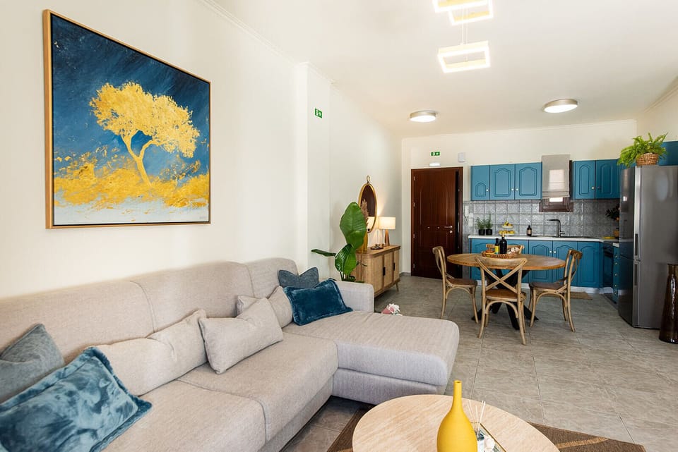 Deluxe Apartment, Sea View | Living area