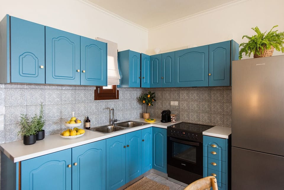 Deluxe Apartment, Sea View | Private kitchen