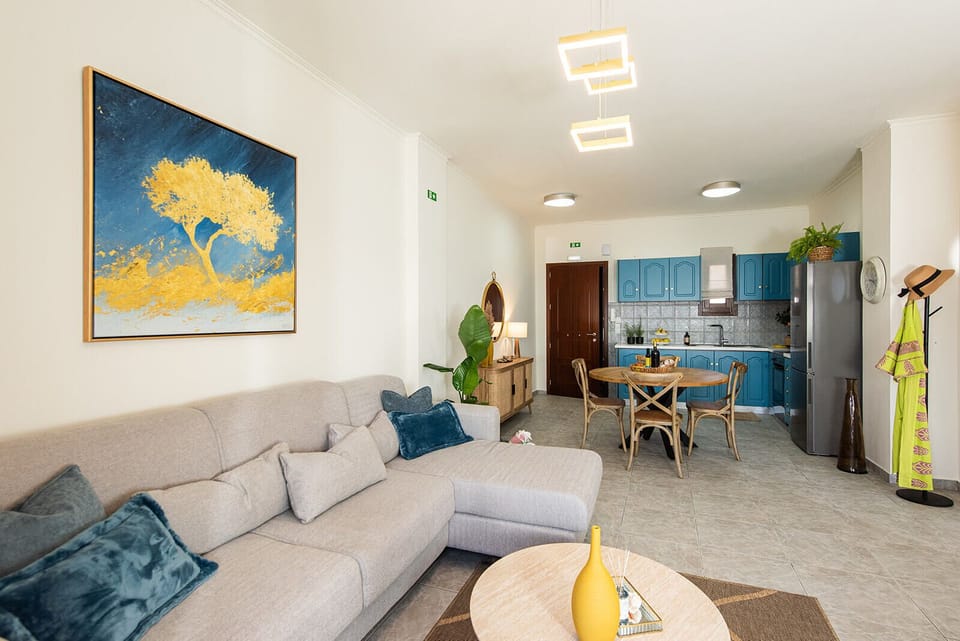 Deluxe Apartment, Sea View | Living area