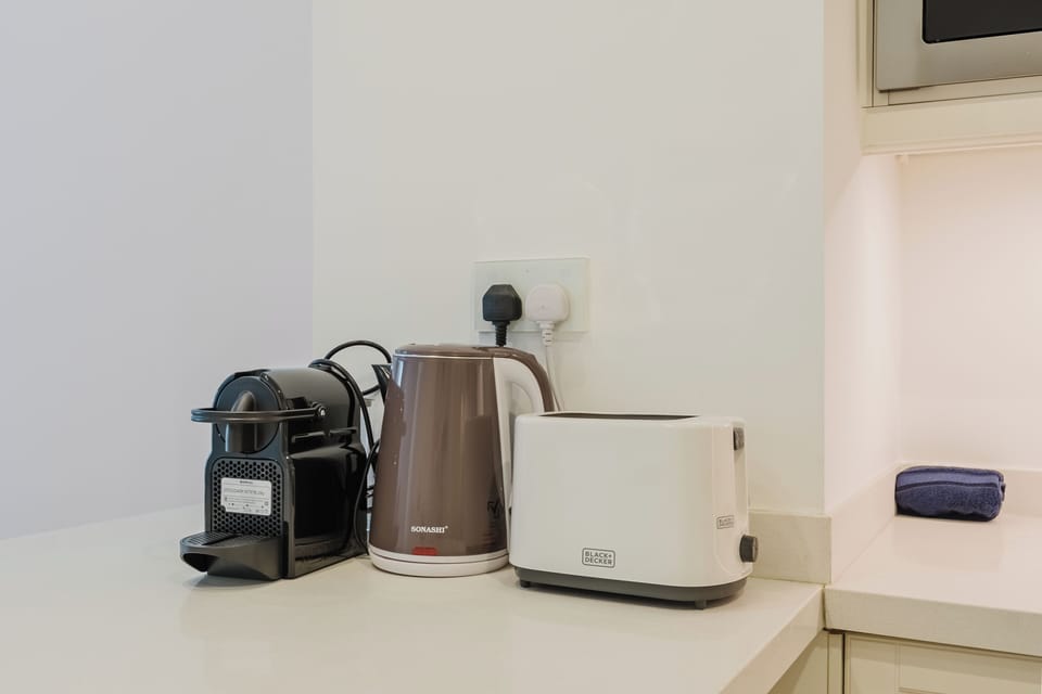 Exclusive Apartment, 1 King Bed, Air conditioning, Pool View | Private kitchen | Microwave, oven, stovetop, electric kettle