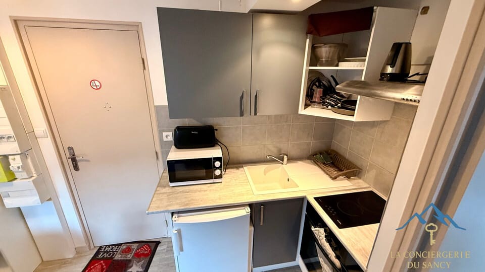 Apartment | Private kitchen | Highchair