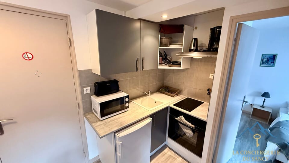 Apartment | Private kitchen | Highchair
