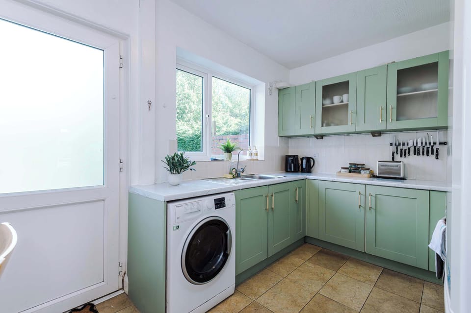 Open-plan kitchen & dining — seats 4 comfortably