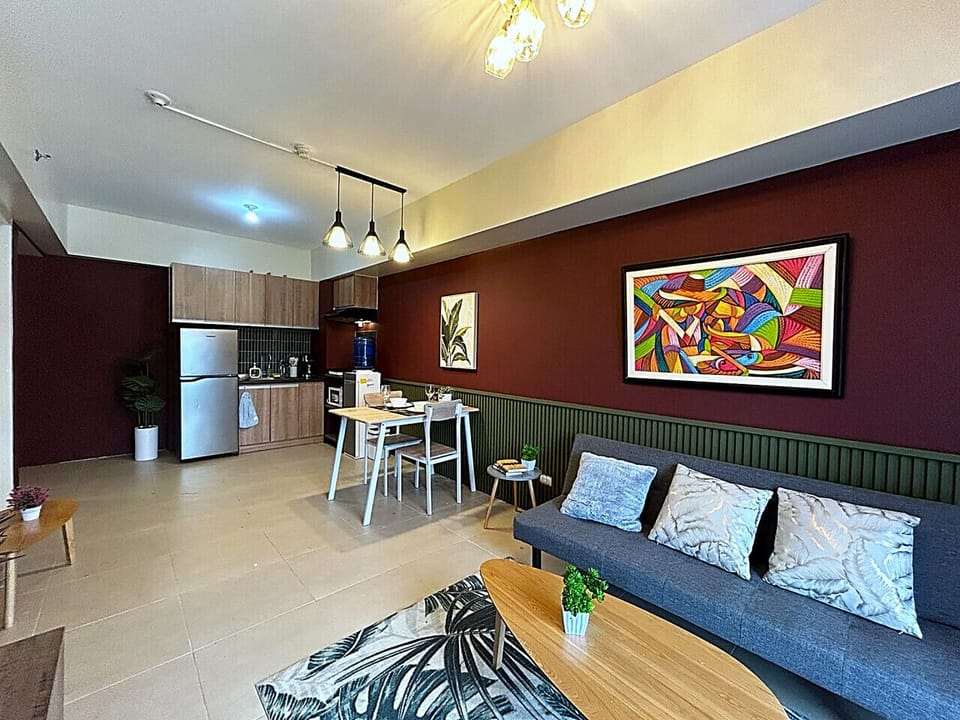 Modern city stay featuring a comfortable living space, dining table for meals or work, and complete kitchen amenities