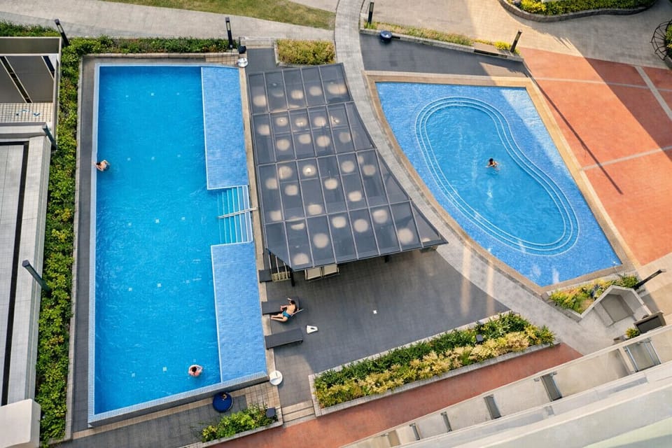 Stunning infinity pool with skyline views — resort-style amenities in the heart of the city. Perfect for relaxing, entertaining, and enjoying elevated urban living.