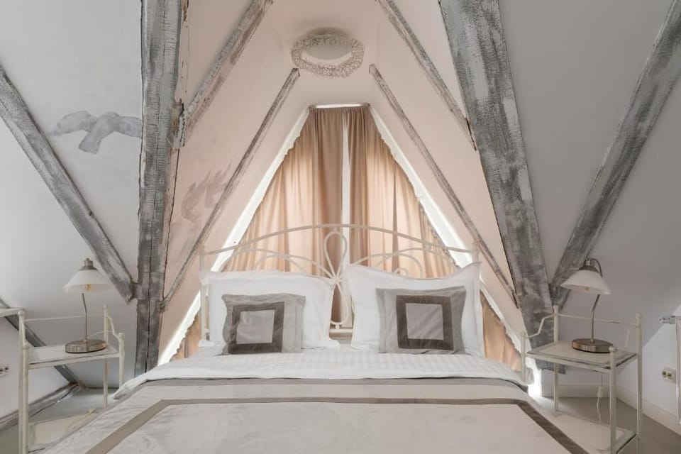 Standard Double Room, 1 Queen Bed | In-room safe, desk, iron/ironing board, free WiFi