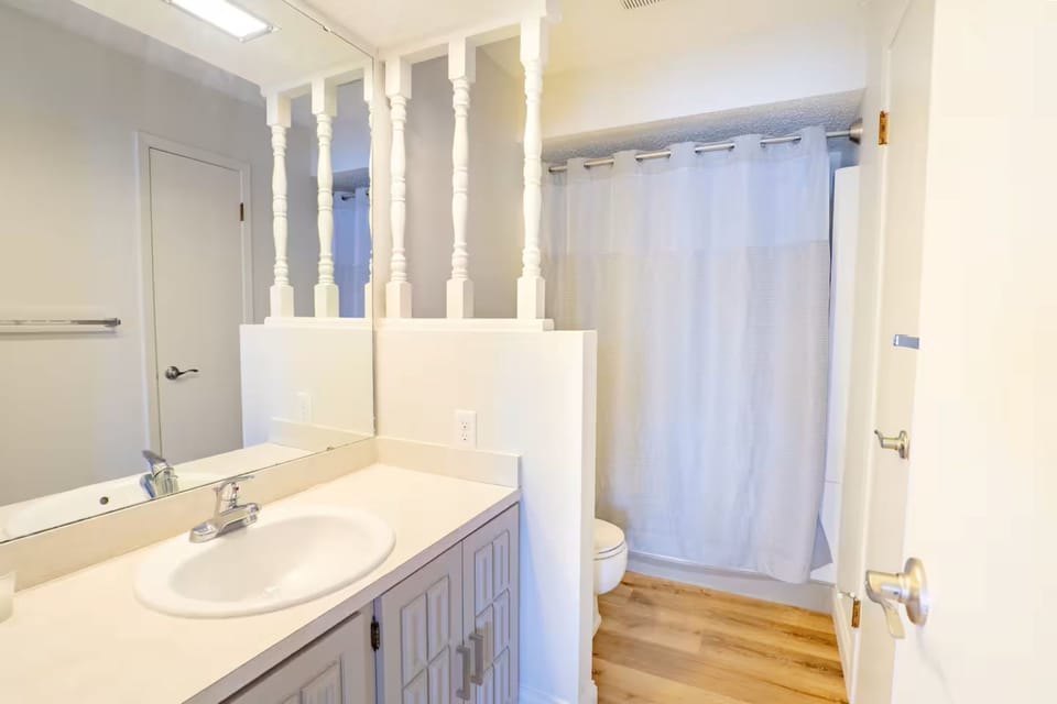 59 Mallard upper bathroom