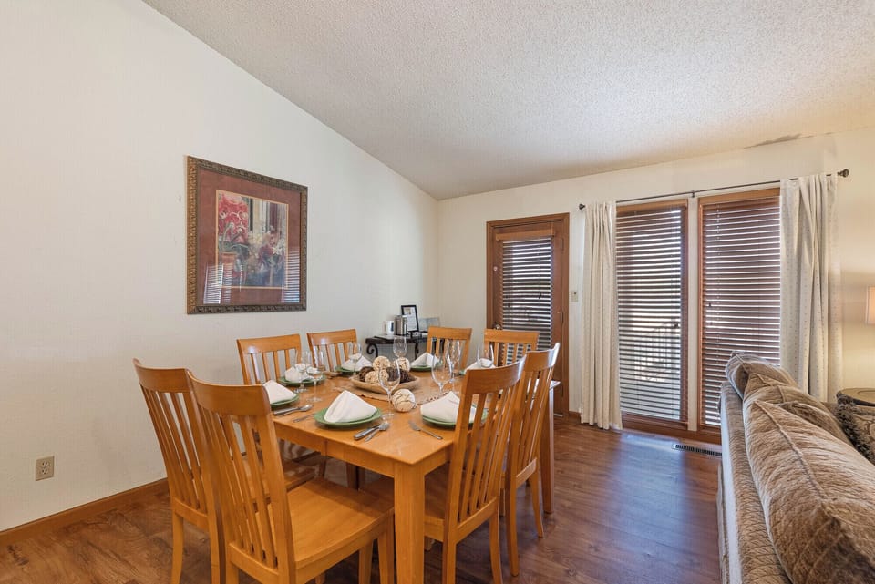 Dining area for 8