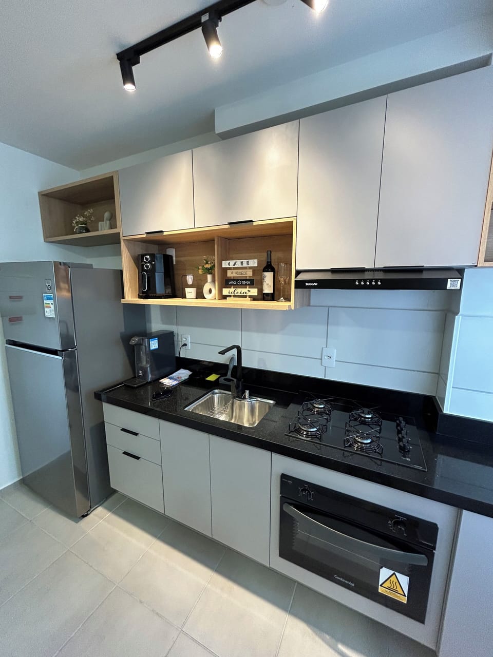 Apartment | Private kitchen | Microwave, cookware/dishes/utensils