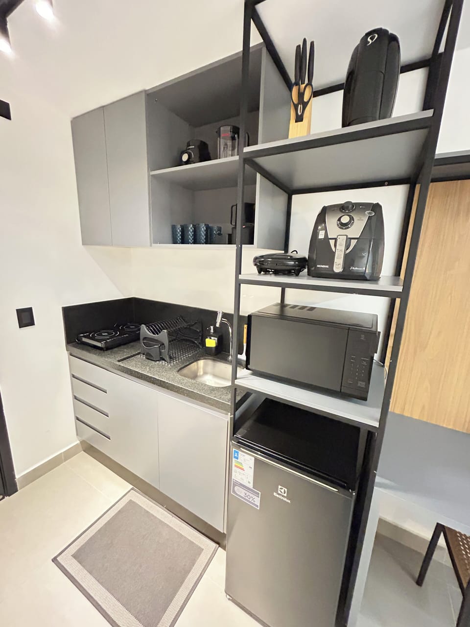 Basic Apartment | Private kitchen | Mini-fridge, microwave, cookware/dishes/utensils