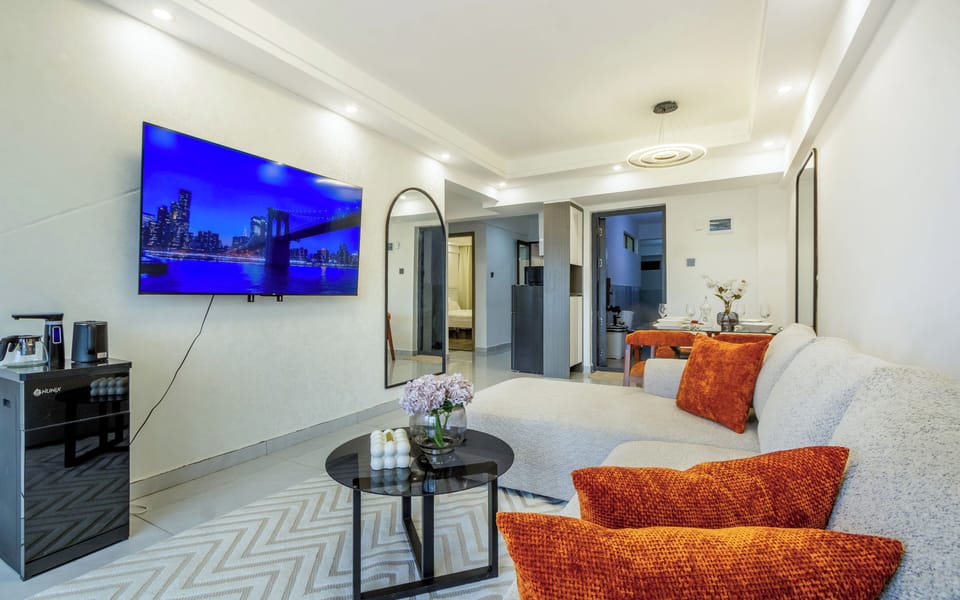 Deluxe Apartment, Balcony, City View | Living area
